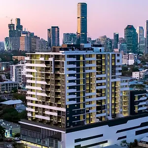Linton 3*, Brisbane Australia